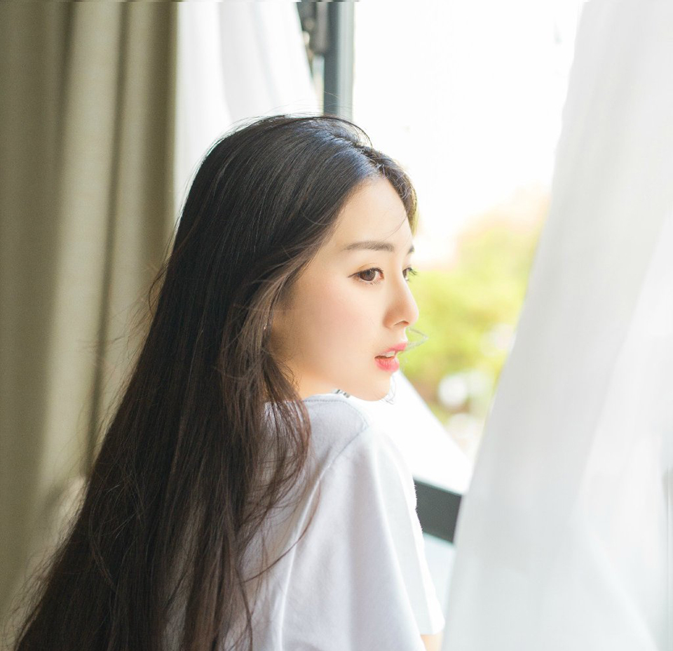 “不怪，不怪。”庞统笑着摇了摇头，这等忠义之士，只要允许，没人愿意杀：“那便先看押，不可怠慢，待我们攻破成都之后，再行说服。”
