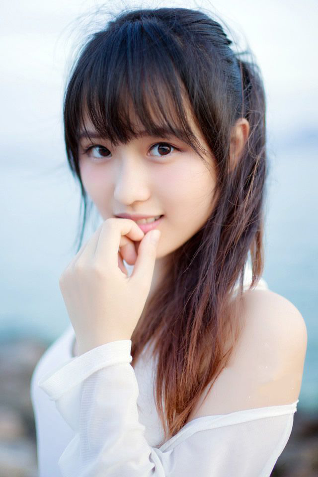 岁月极美，在于它必然的流逝。春花秋月夏日冬雪。